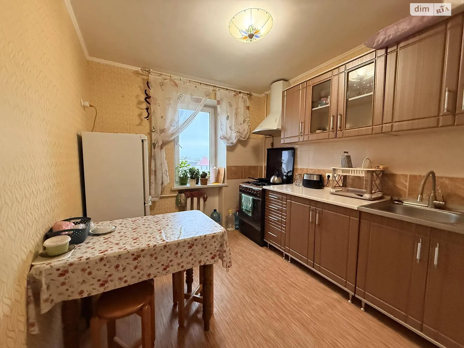 Продається 2-кімнатна квартира 50 кв. м у Чорноморську, просп. Миру(Леніна вул.) - фото 1