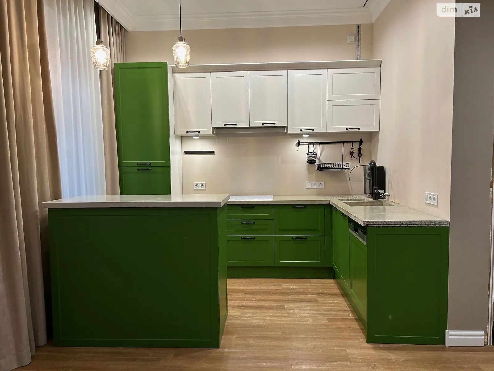 Продается 4-комнатная квартира 122 кв. м в Одессе, ул. Базарная - фото 1