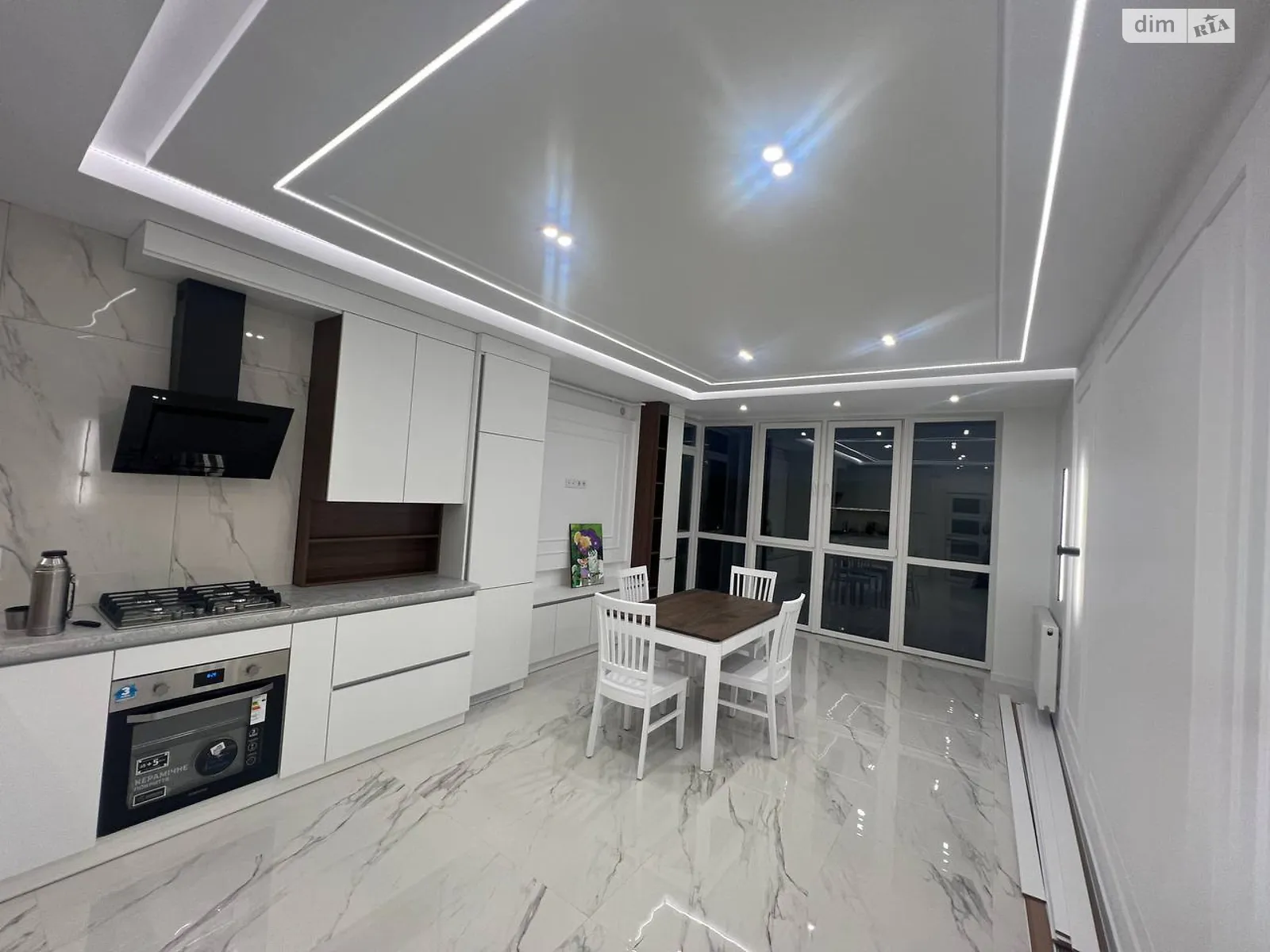 Сдается в аренду 1-комнатная квартира 64 кв. м в Брюховичах, ул. Львовская, 33Б - фото 1