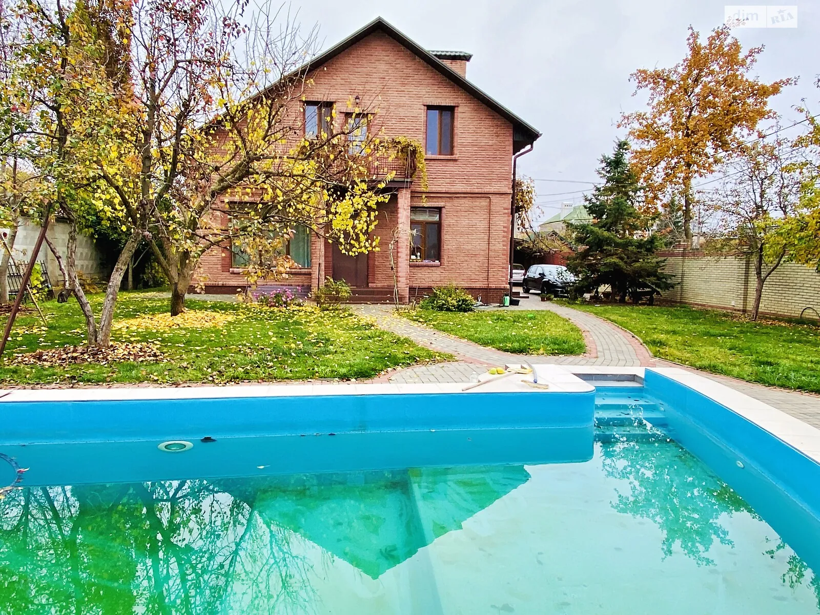 Продается дом на 2 этажа 299 кв. м с камином, цена: 178000 $ - фото 1