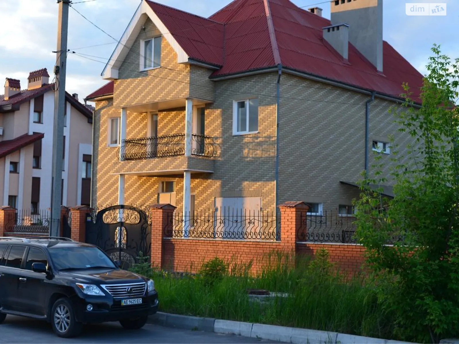 Продается дом на 3 этажа 600 кв. м с подвалом, цена: 120000 $ - фото 1