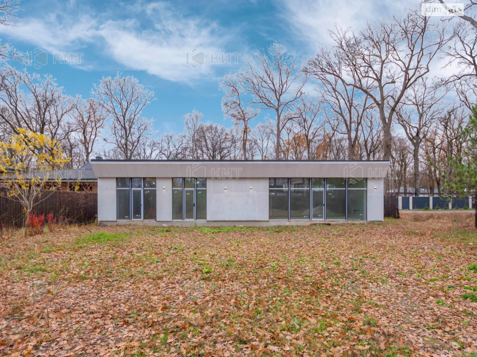 Продается одноэтажный дом 165 кв. м с камином, цена: 150000 $ - фото 1