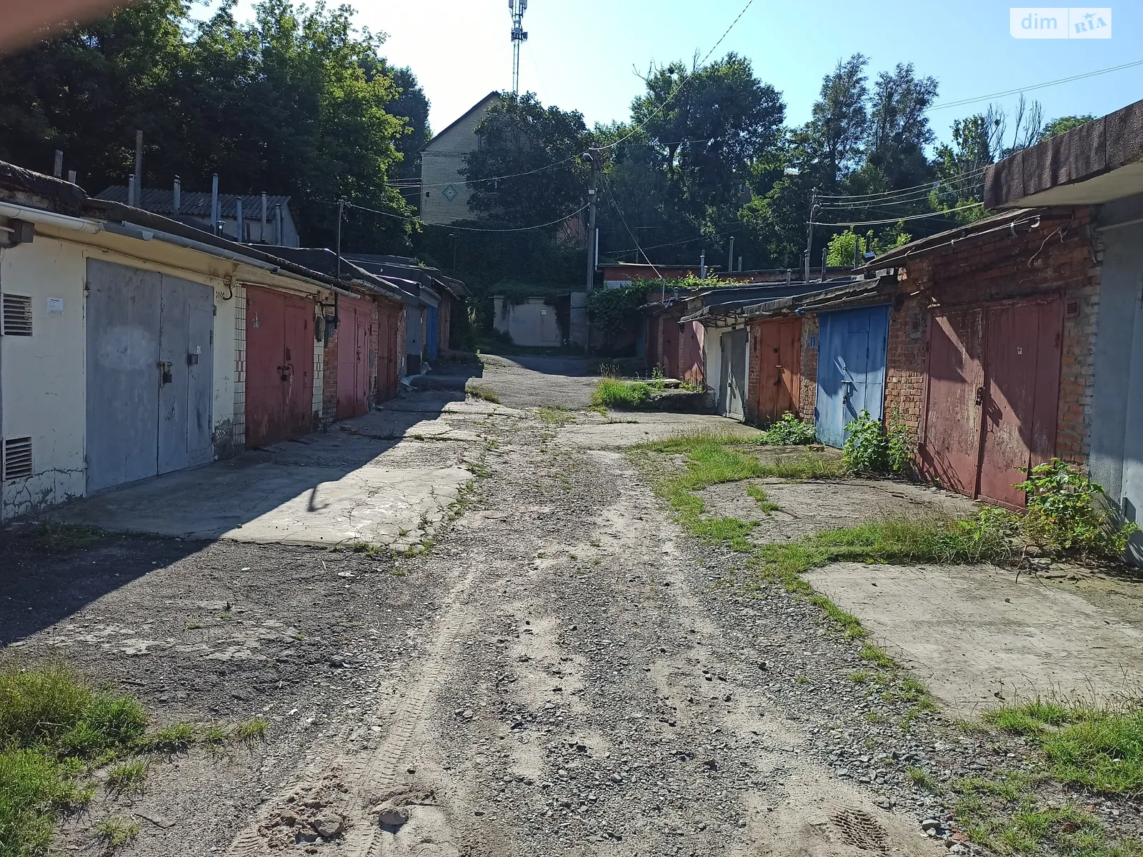 Продается место в гаражном кооперативе под легковое авто на 24 кв. м, цена: 6300 $ - фото 1