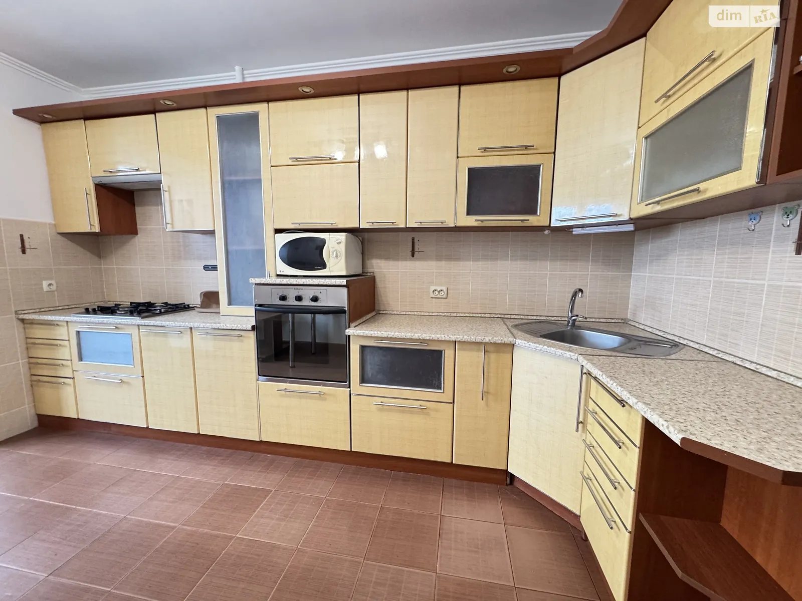 2-кімнатна квартира 72 кв. м у Тернополі, вул. Карпенка - фото 1