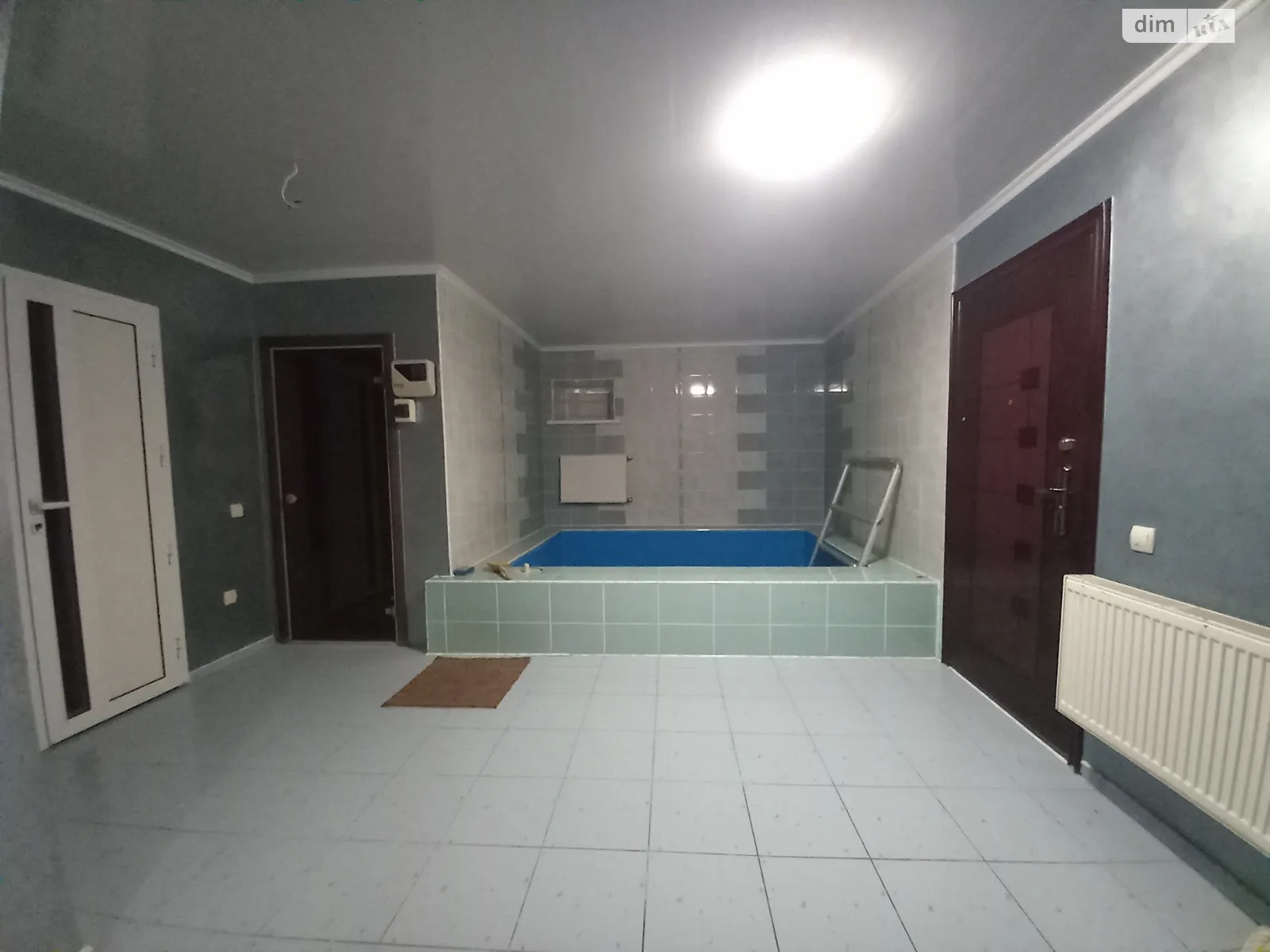 Продается дом на 2 этажа 245 кв. м с бассейном, цена: 269990 $ - фото 1