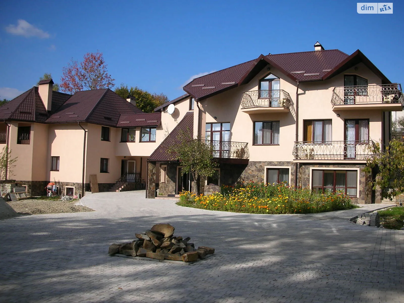 Продается дом на 3 этажа 800 кв. м с садом, цена: 280000 $ - фото 1