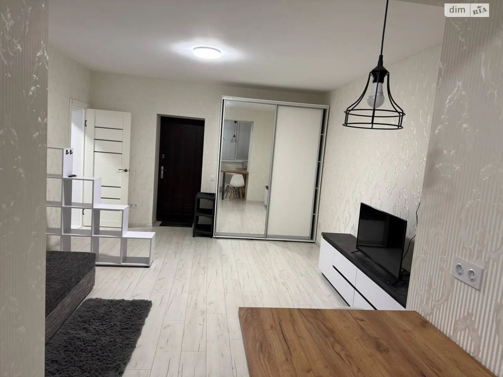 Сдается в аренду 1-комнатная квартира 29 кв. м в Ровно, ул. Соборная, 283 - фото 1