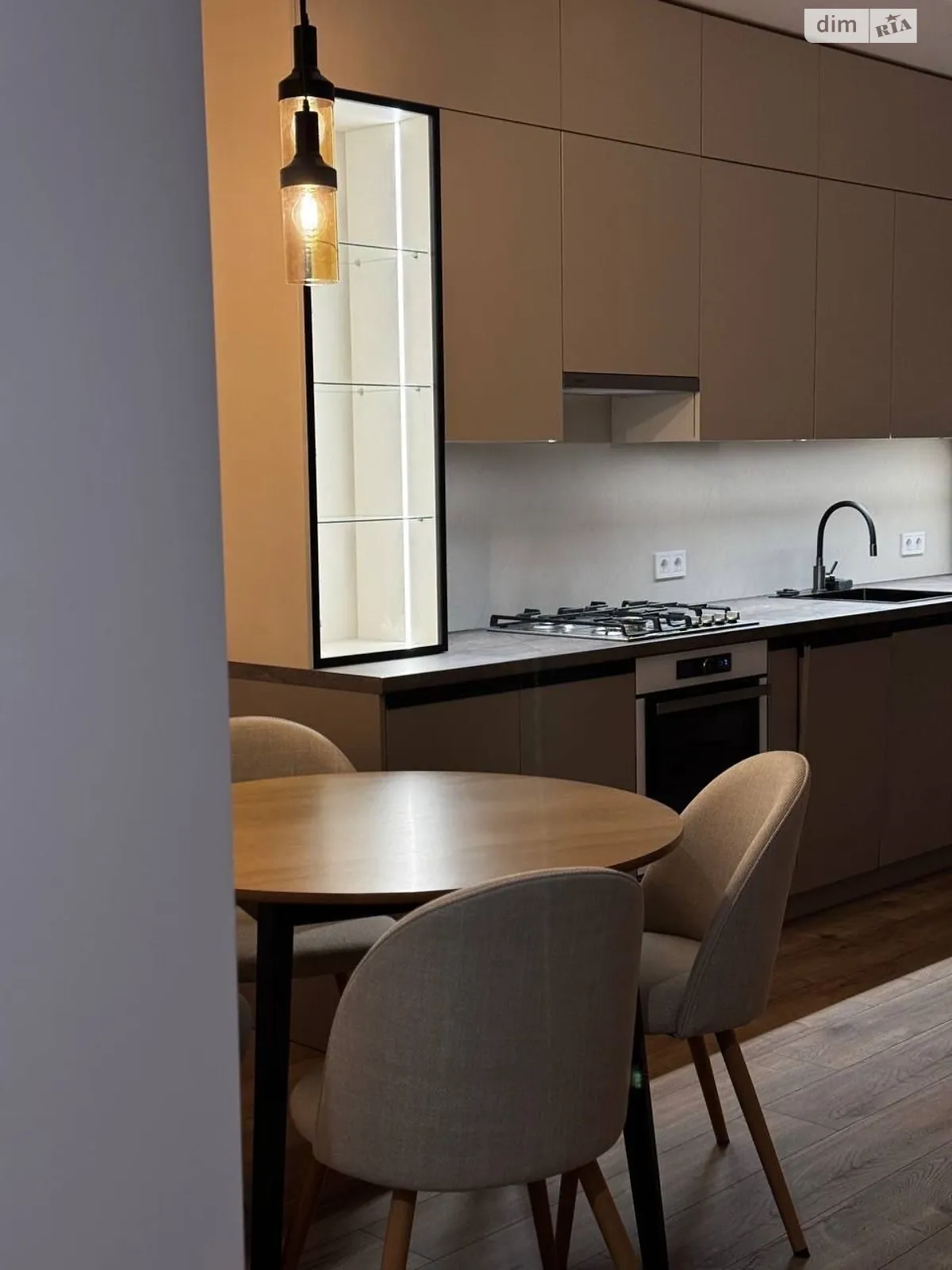 Здається в оренду 1-кімнатна квартира 50 кв. м у, цена: 600 $ - фото 1