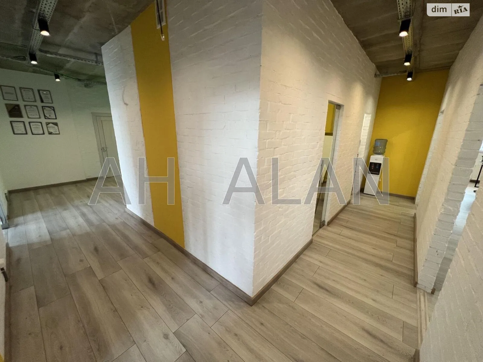 Здається в оренду офіс 141 кв. м в бізнес-центрі, цена: 2900 $ - фото 1