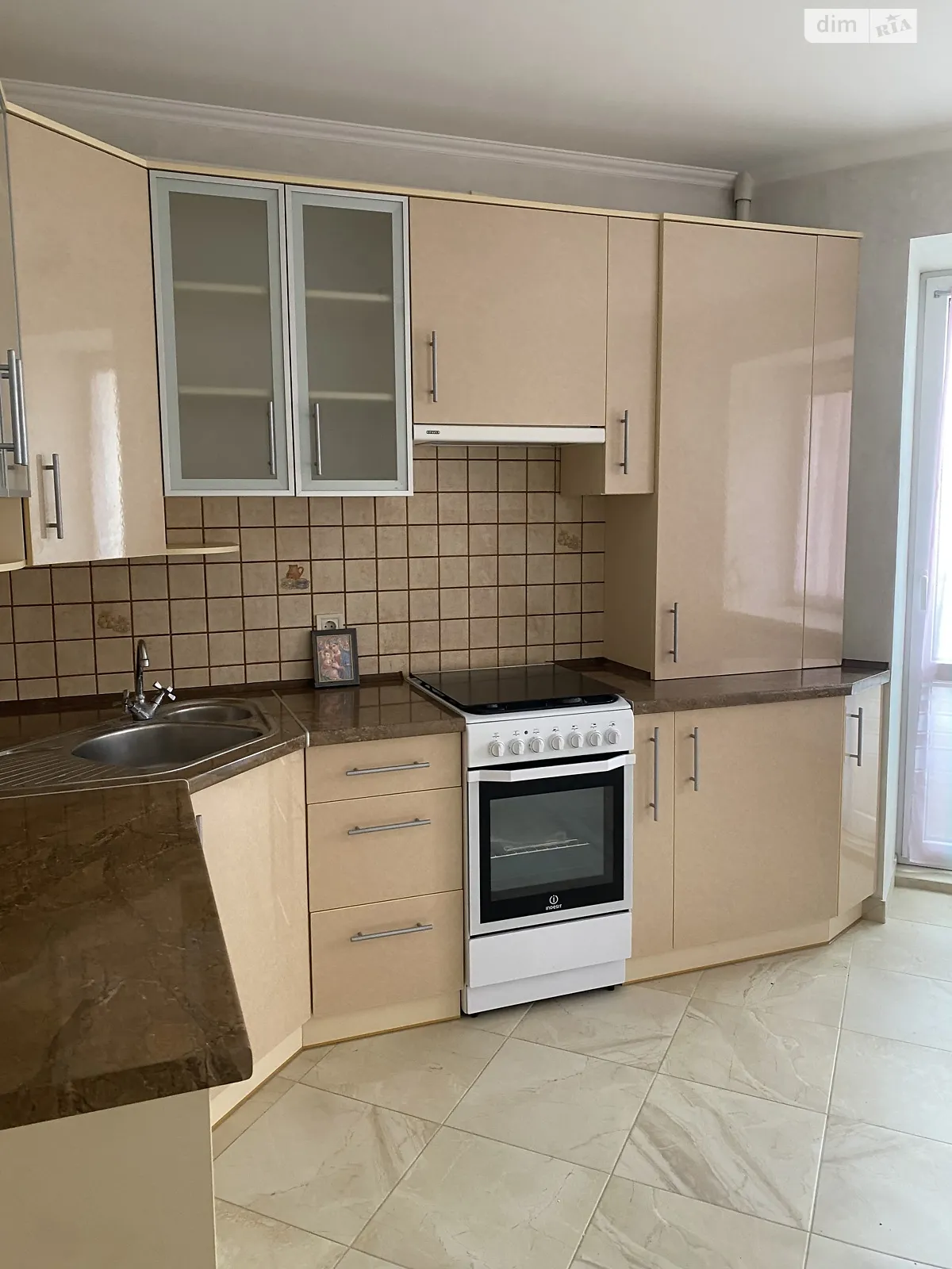 1-комнатная квартира 40 кв. м в Тернополе, ул. Евгения Коновальца - фото 1