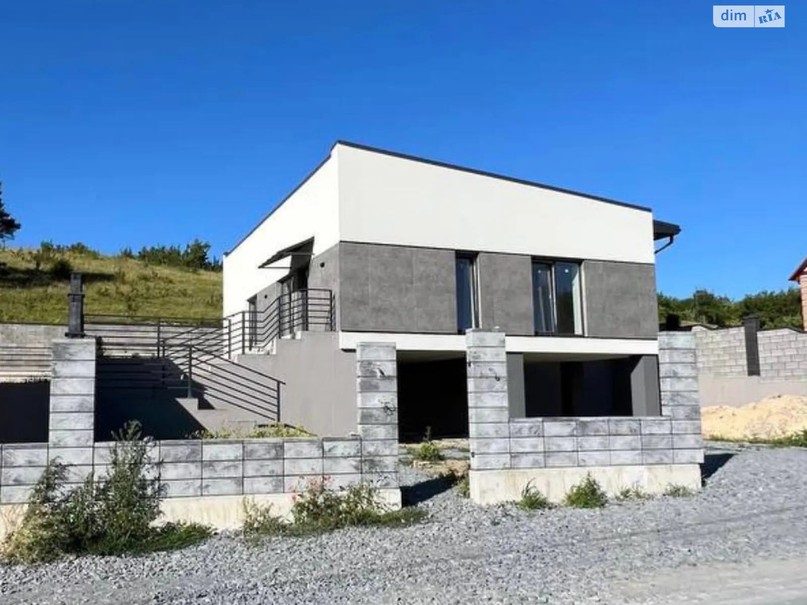 Продается дом на 2 этажа 104 кв. м с садом, цена: 98000 $ - фото 1