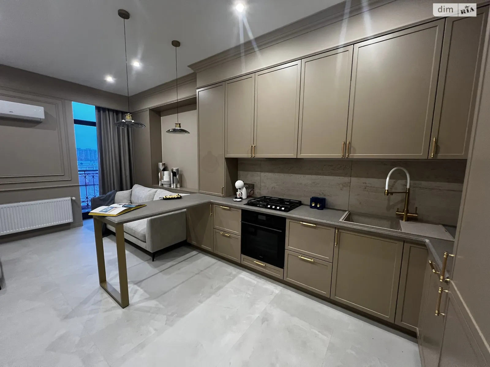 Продается 1-комнатная квартира 47 кв. м в Одессе, Фонтанская дор., 62К - фото 1