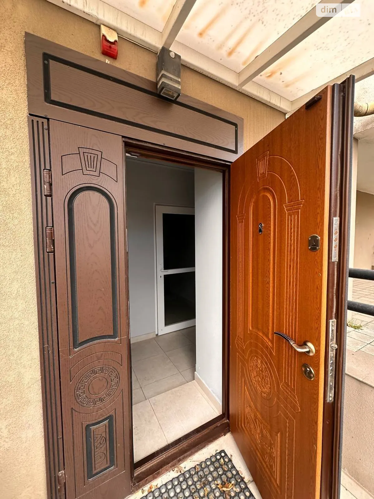 Сдается в аренду офис 61 кв. м в бизнес-центре, цена: 1000 $ - фото 1