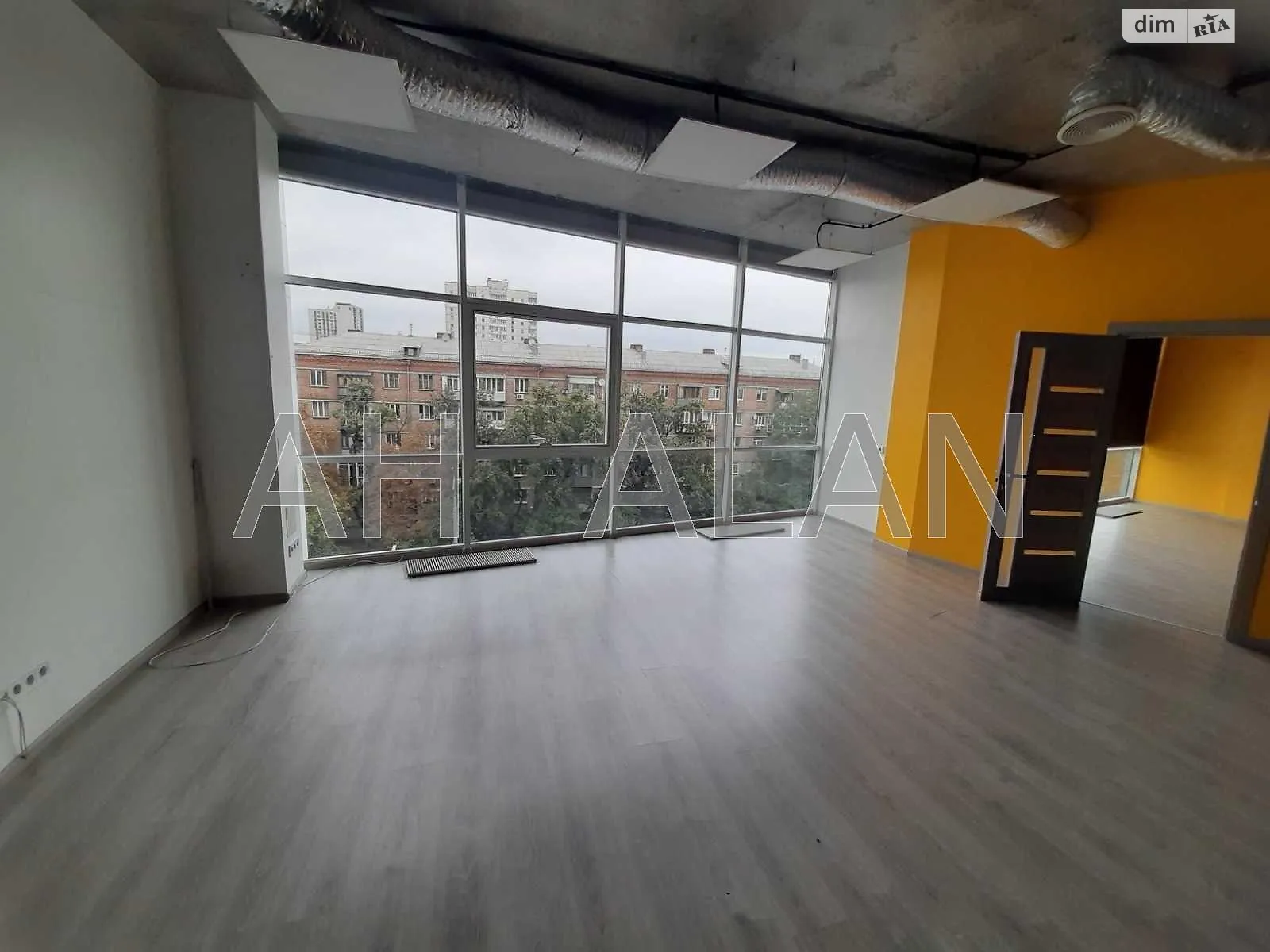 Сдается в аренду офис 119 кв. м в бизнес-центре, цена: 29750 грн - фото 1