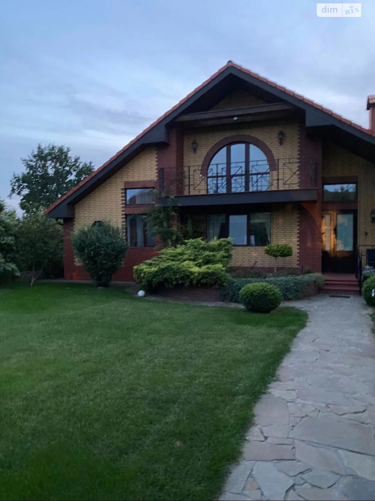 Сдается в аренду дом на 2 этажа 210 кв. м с гаражом, цена: 2330 $ - фото 1