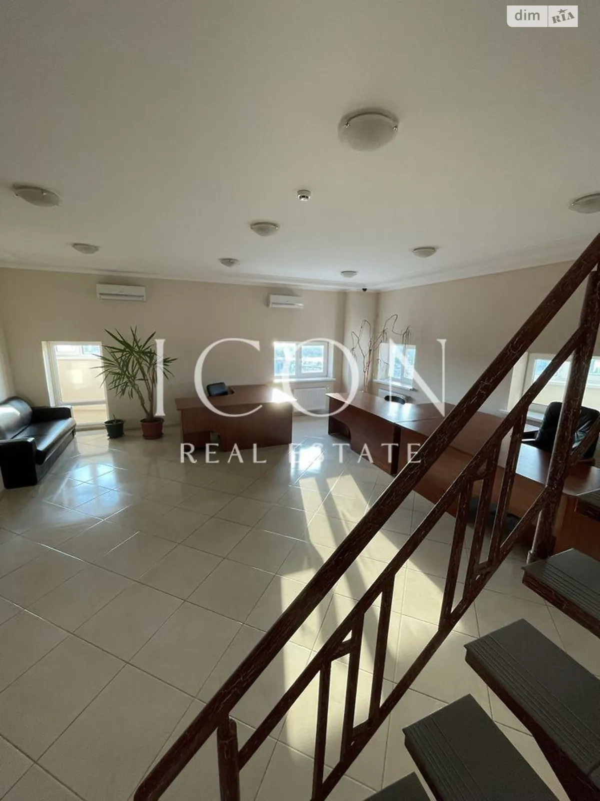 Сдается в аренду офис 151.5 кв. м в бизнес-центре, цена: 1000 $ - фото 1