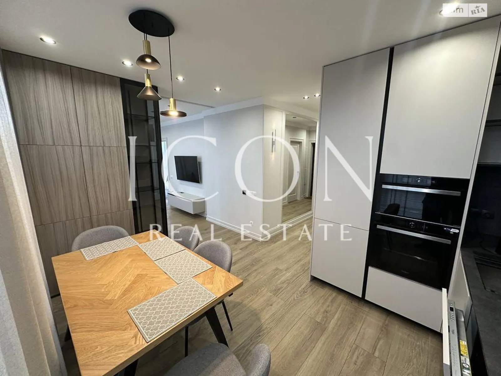 Сдается в аренду 2-комнатная квартира 60 кв. м в Киеве, ул. Салютная, 2Б - фото 1