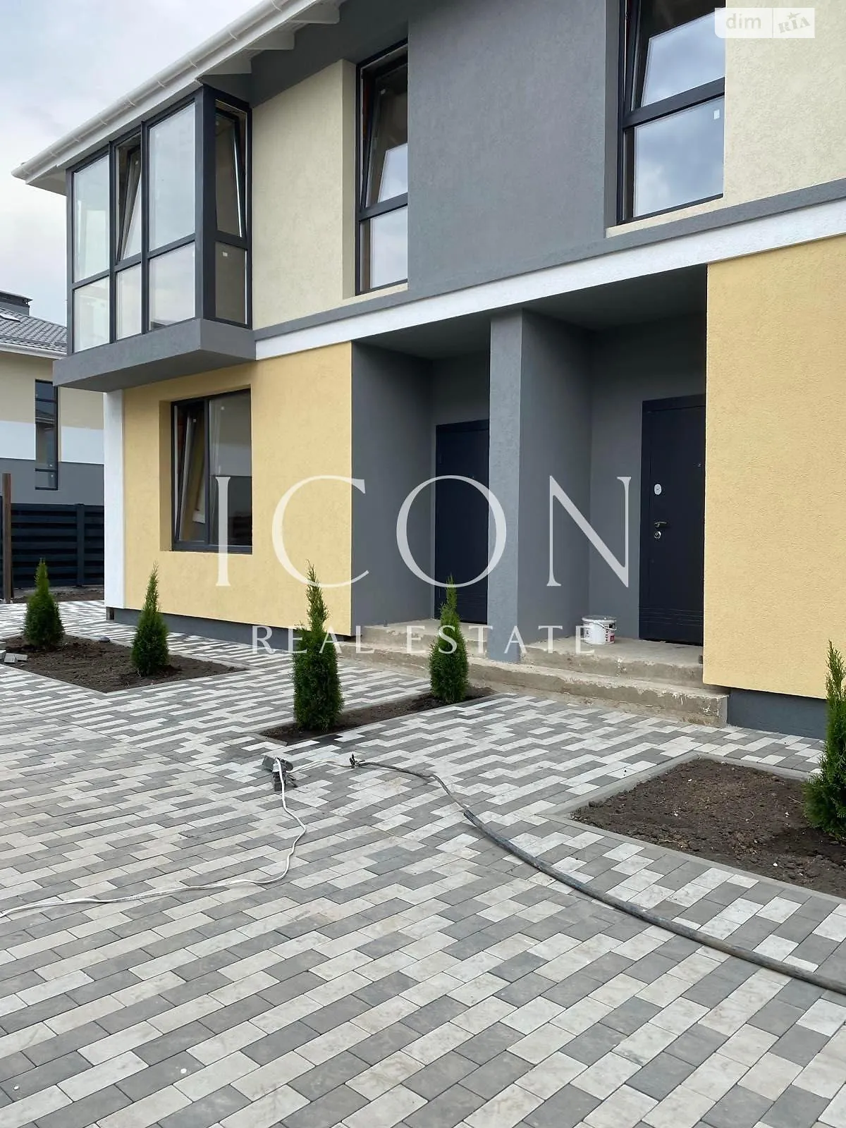 Продается дом на 2 этажа 130 кв. м с садом, цена: 120000 $ - фото 1