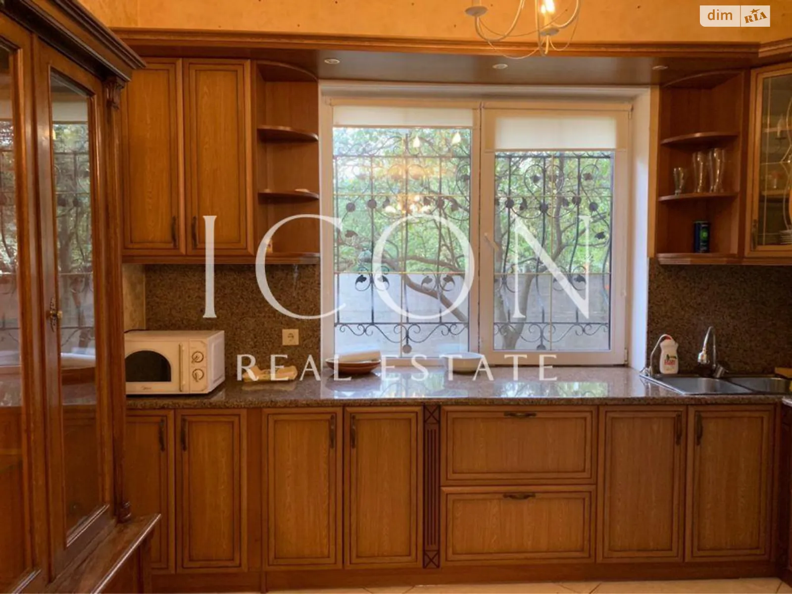 Сдается в аренду дом на 2 этажа 200 кв. м с террасой, цена: 1165 $ - фото 1