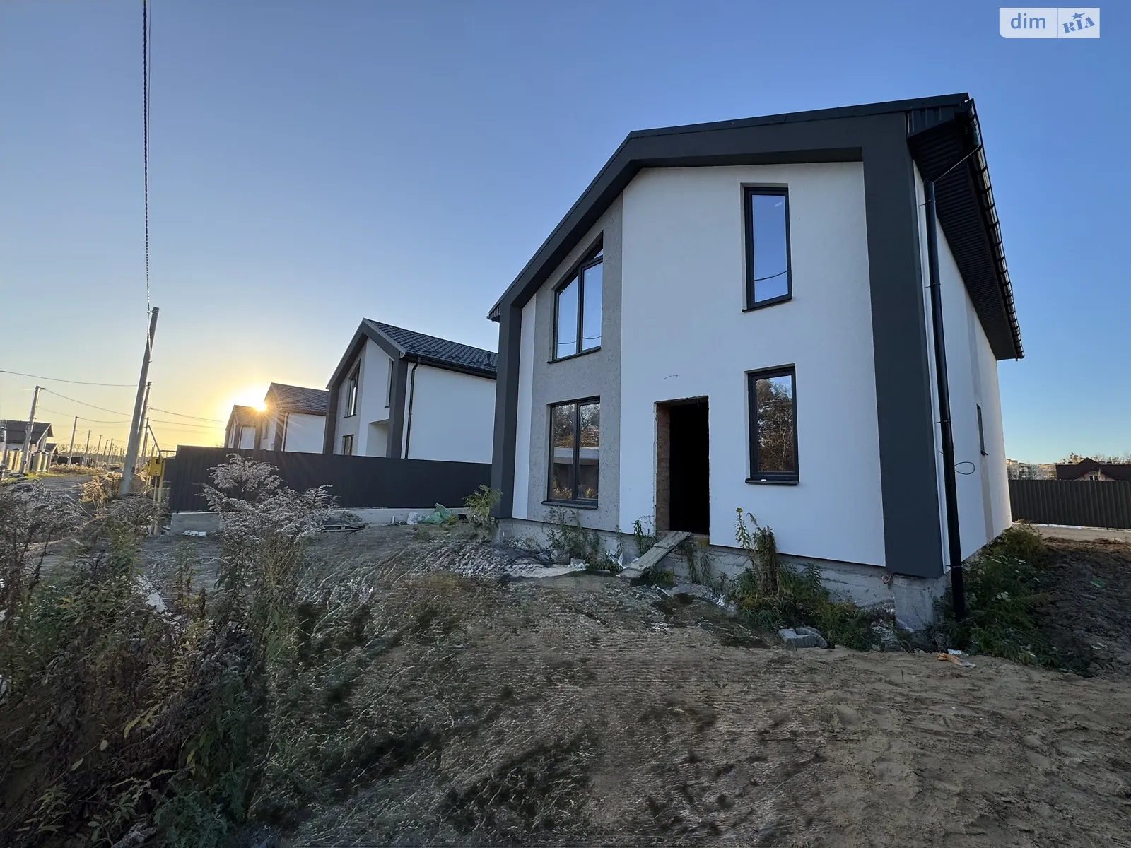 Продается дом на 2 этажа 125 кв. м с садом, цена: 105000 $ - фото 1