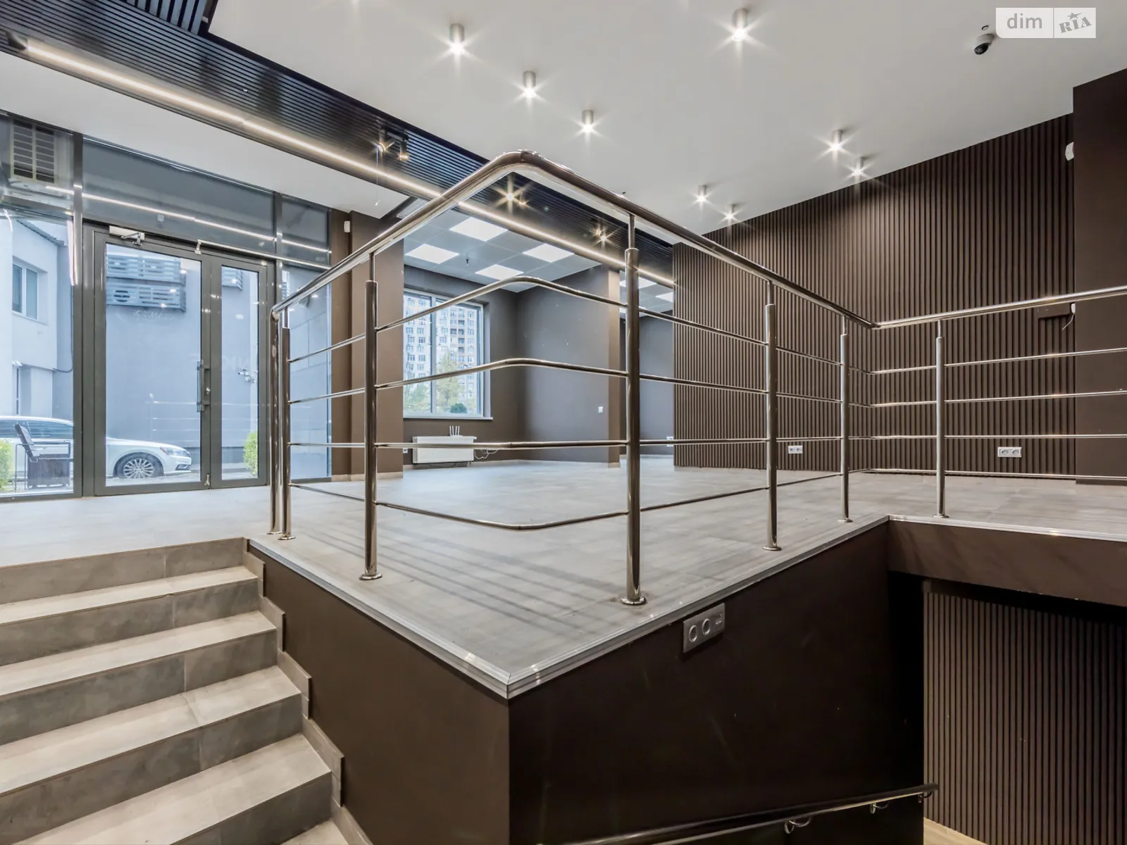 Сдается в аренду помещения свободного назначения 214.6 кв. м в 25-этажном здании, цена: 70818 грн - фото 1