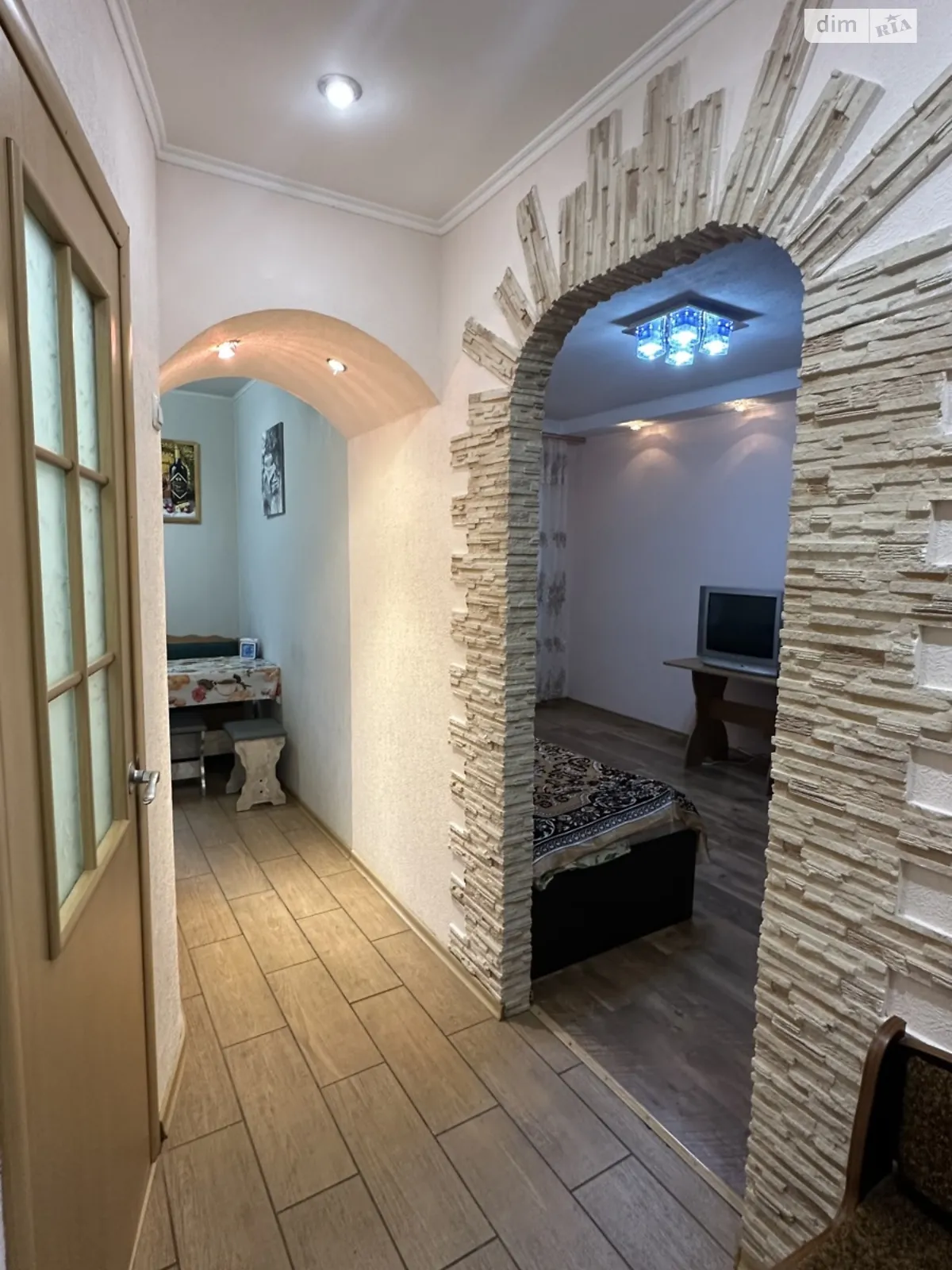 Продается 1-комнатная квартира 29.8 кв. м в Днепре, ул. Казакевича, 5 - фото 1