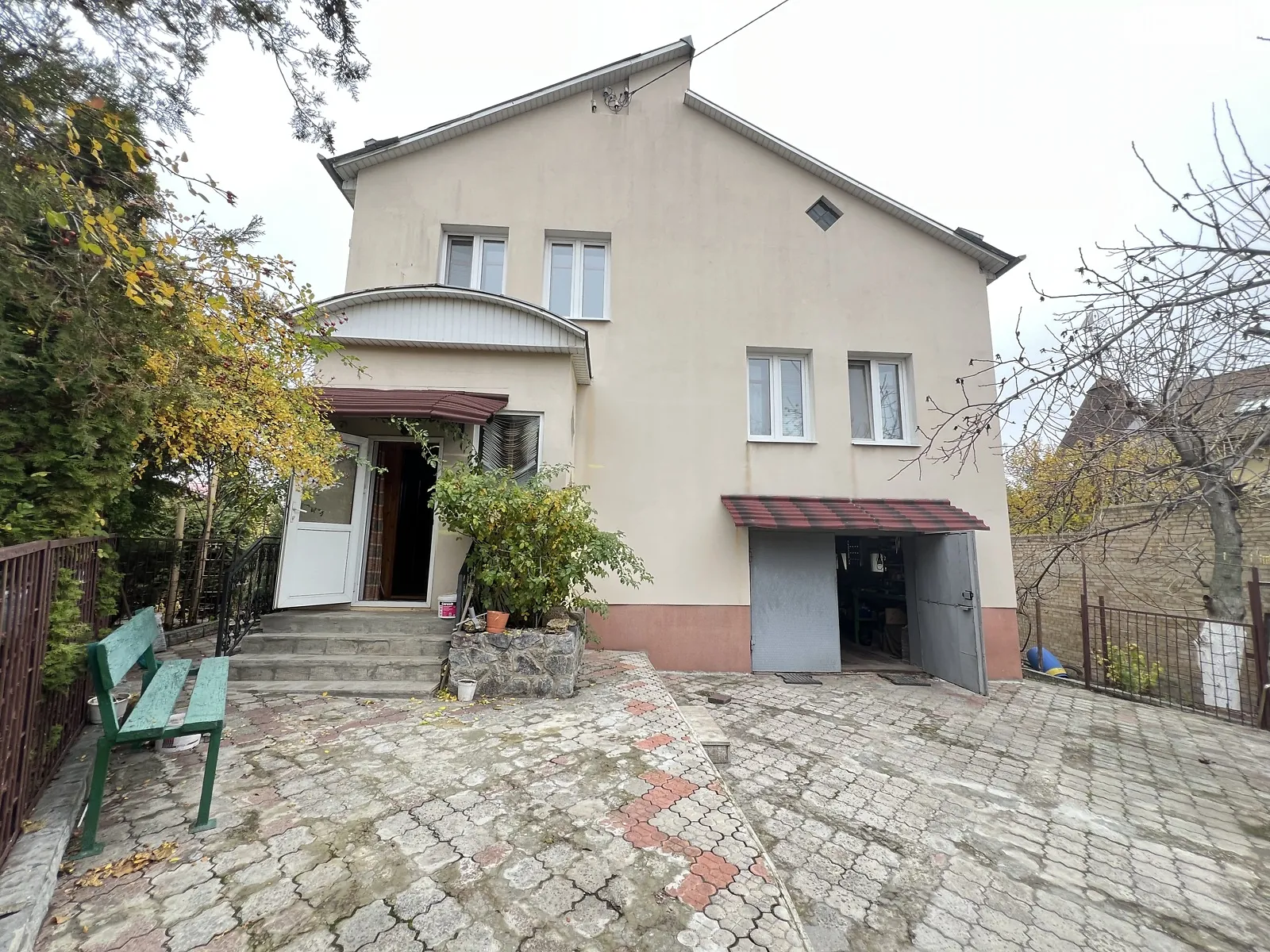 Продается дом на 2 этажа 229.5 кв. м с беседкой, цена: 115000 $ - фото 1