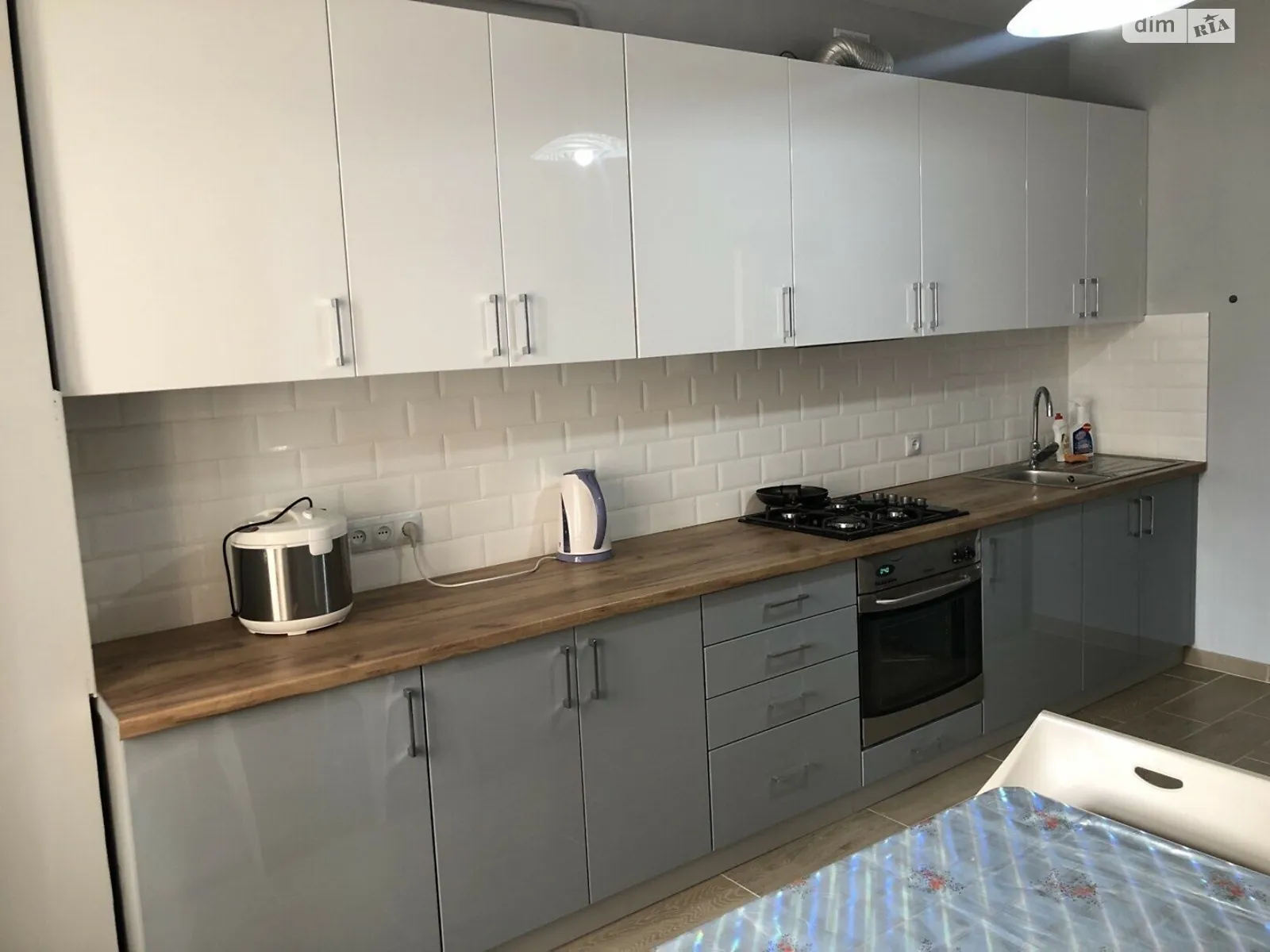 Сдается в аренду 1-комнатная квартира 47 кв. м в Львове, вул. Жасминовая, 9 - фото 1