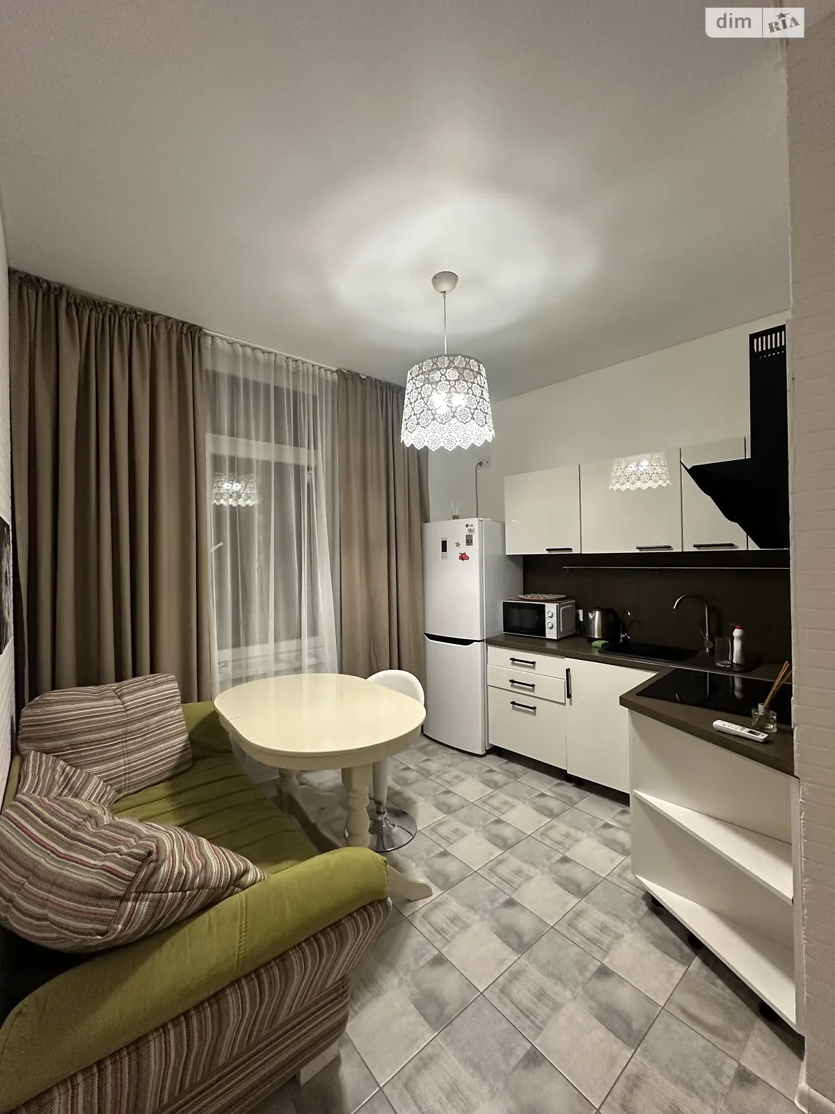 Продается 1-комнатная квартира 40 кв. м в Одессе, ул. Валерия Самофалова, 16А/2 - фото 1