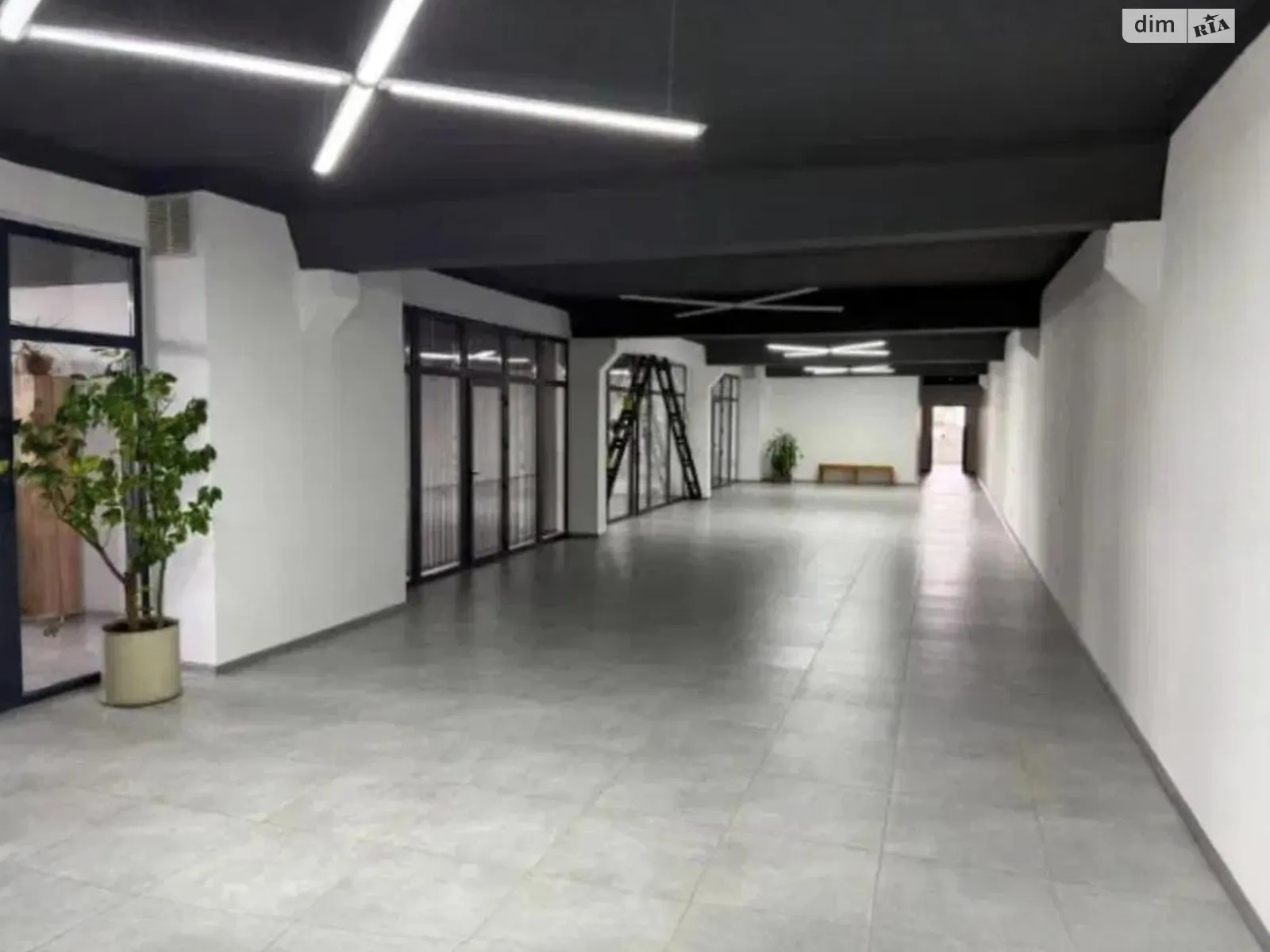 Сдается в аренду объект сферы услуг 15000 кв. м в 1-этажном здании, цена: 300000 грн - фото 1