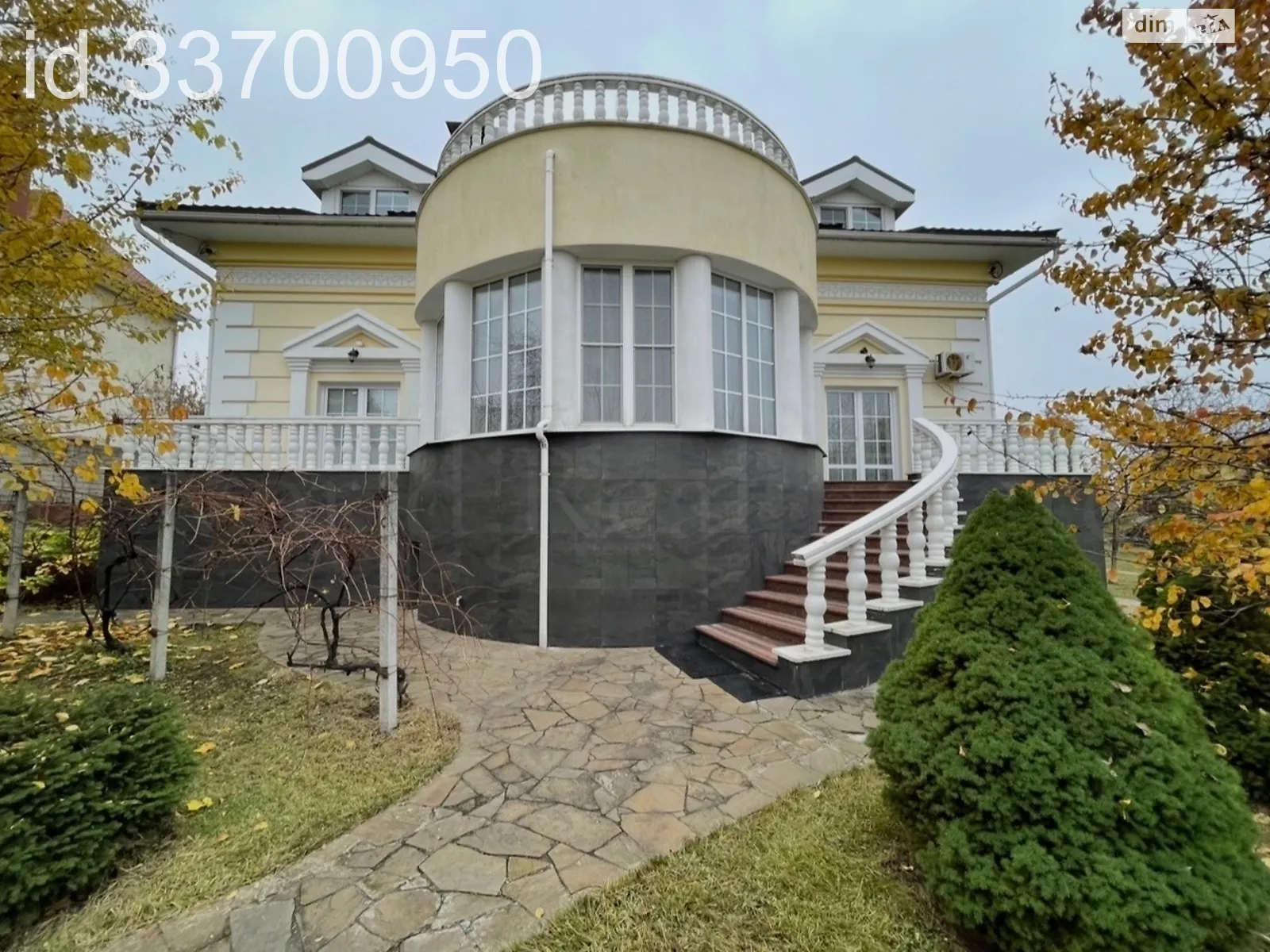 Сдается в аренду дом на 2 этажа 370 кв. м с террасой, цена: 2200 € - фото 1