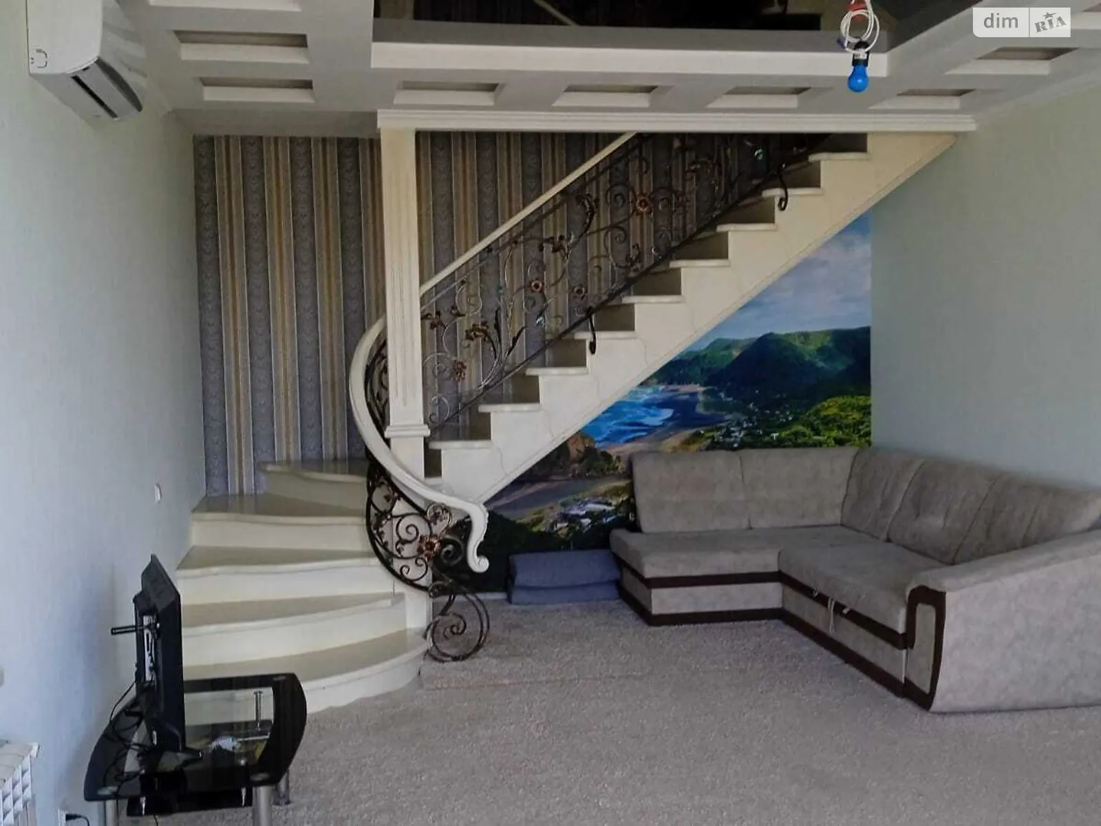 Продается дом на 2 этажа 209 кв. м с балконом, цена: 110000 $ - фото 1