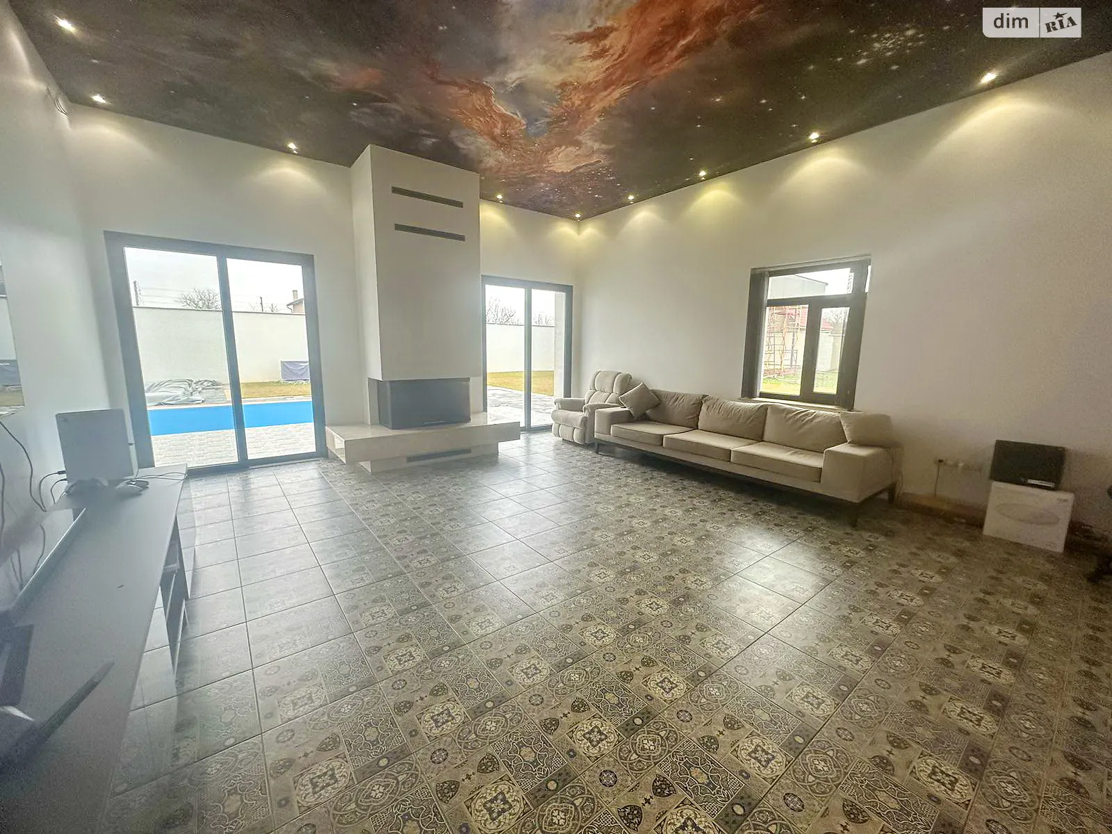 Продается одноэтажный дом 154 кв. м с бассейном, цена: 150000 $ - фото 1