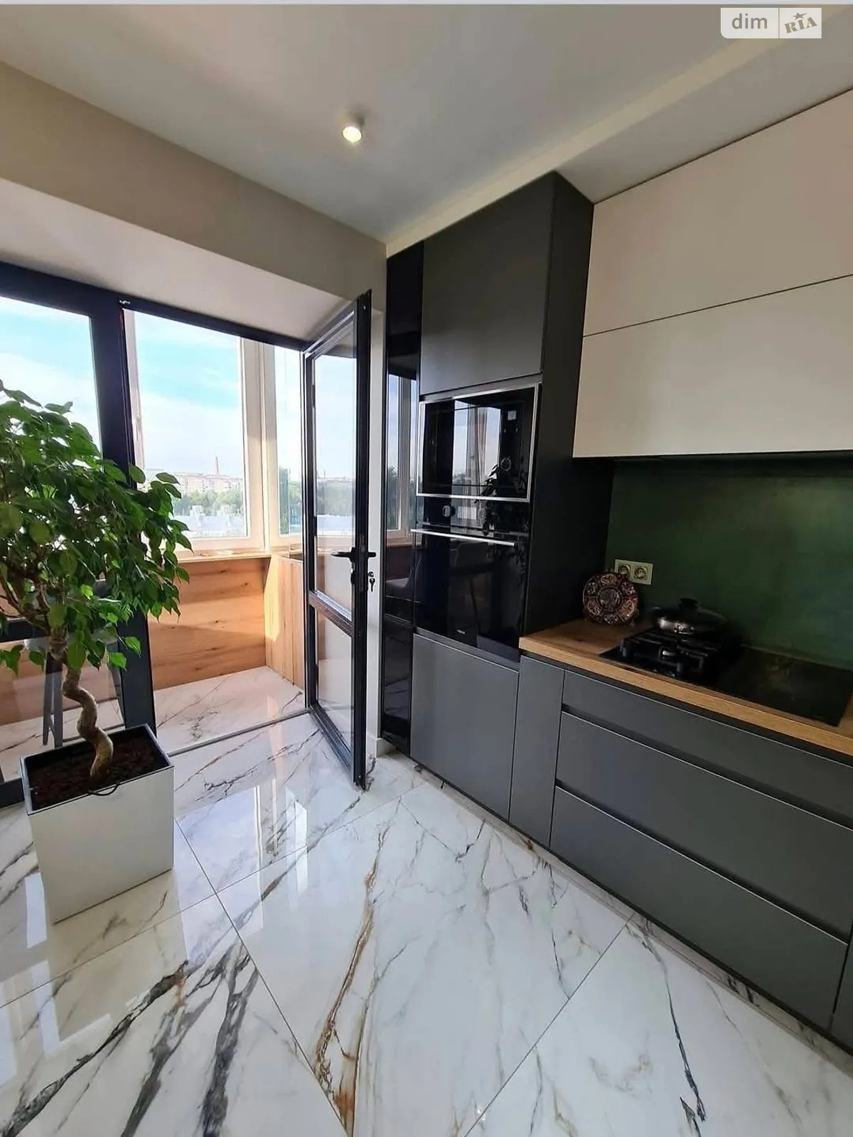 3-комнатная квартира 77 кв. м в Тернополе, ул. Сахарова Андрея Академика - фото 1