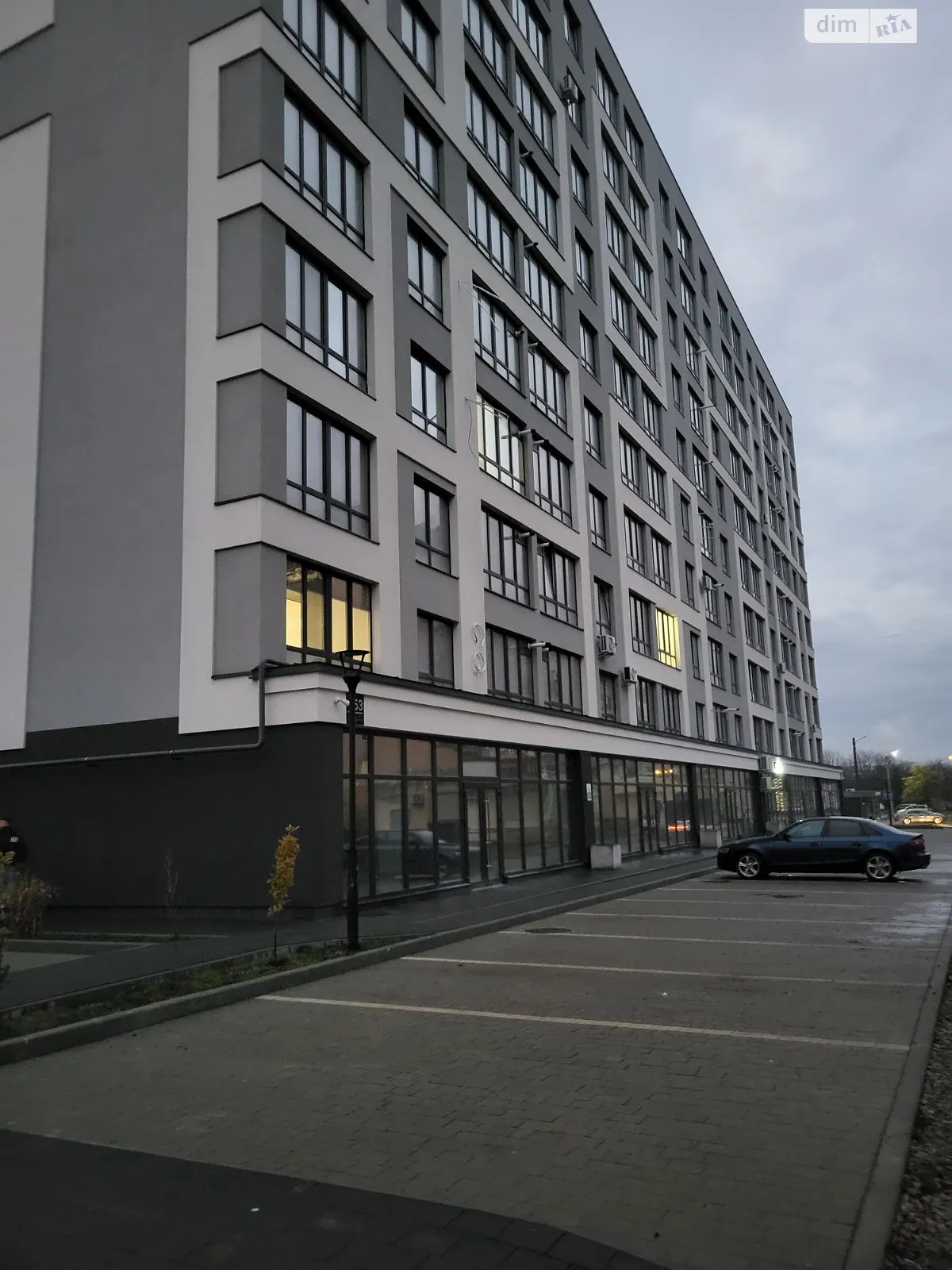 Продается 1-комнатная квартира 47 кв. м в Ивано-Франковске, ул. Молодежная, 53 - фото 1