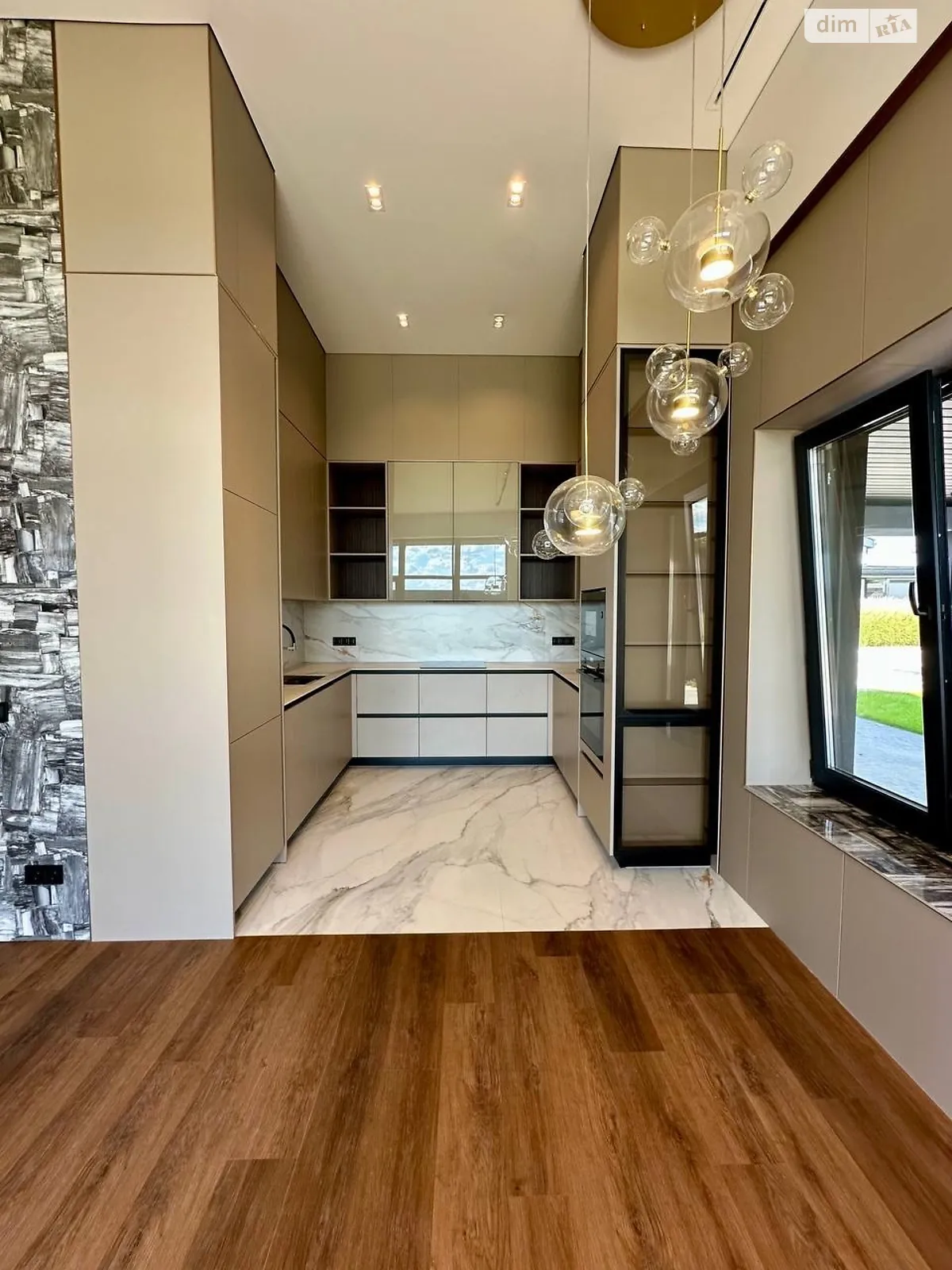 Продается одноэтажный дом 156 кв. м с участком, цена: 285000 $ - фото 1