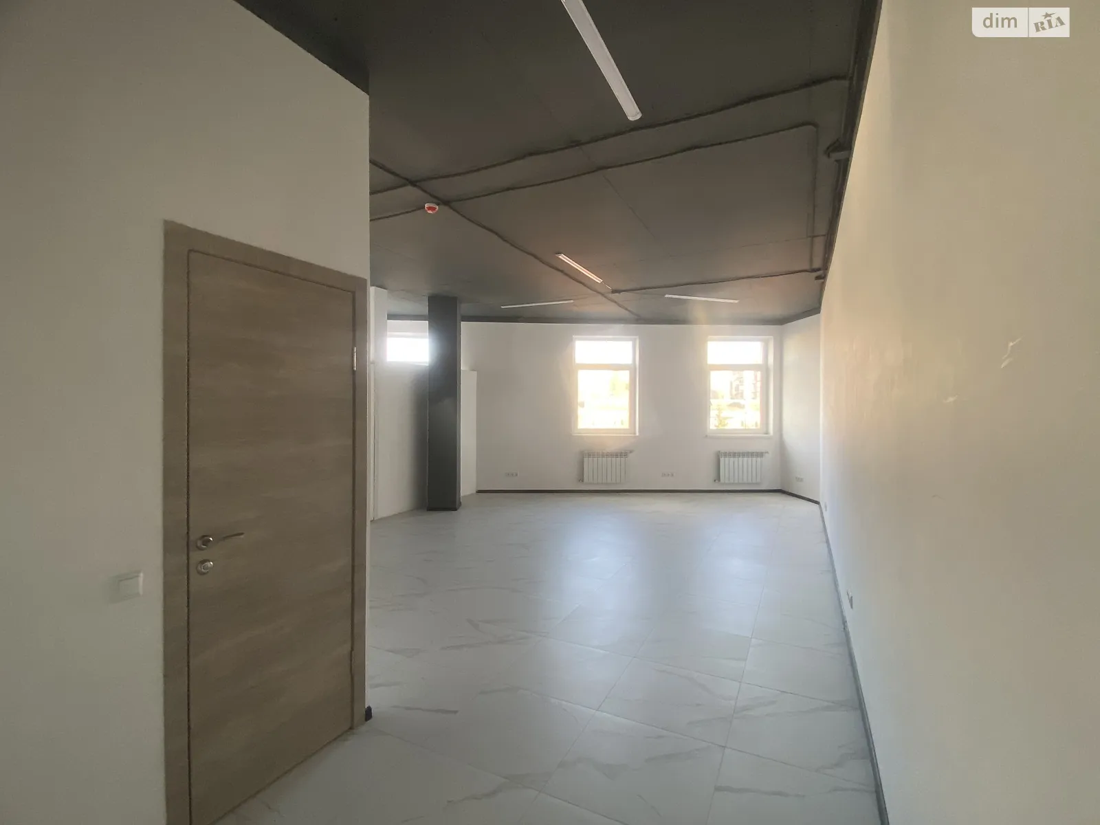 Продается офис 73.4 кв. м в бизнес-центре, цена: 70000 $ - фото 1