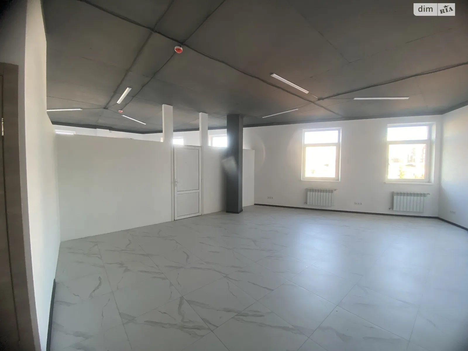 Продается офис 73.4 кв. м в бизнес-центре, цена: 70000 $ - фото 1