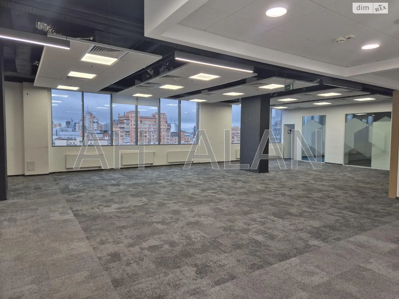 Сдается в аренду офис 539 кв. м в бизнес-центре, цена: 10787 $ - фото 1