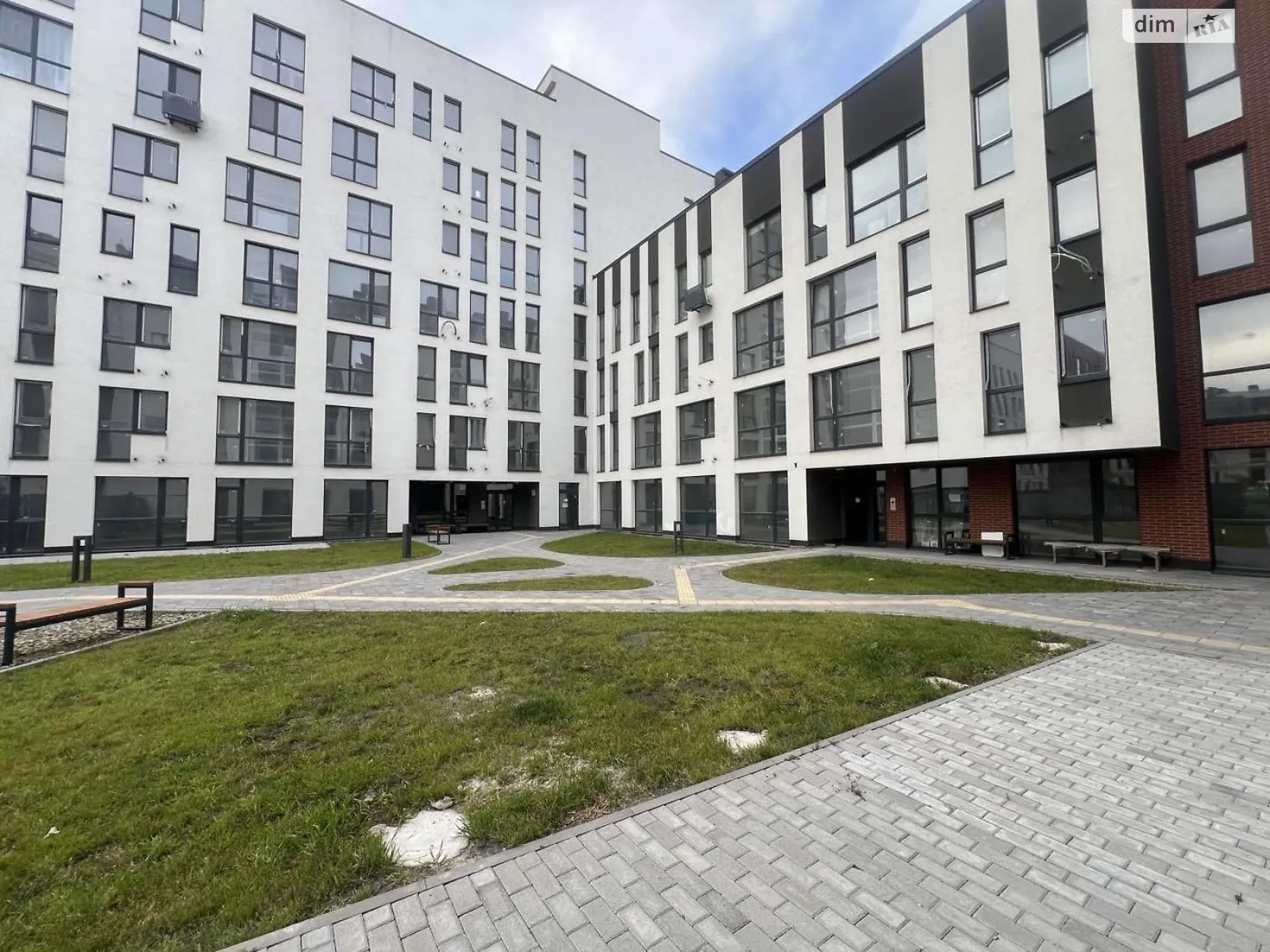 Продается 2-комнатная квартира 66 кв. м в Львове, ул. Волынская, 9Б - фото 1