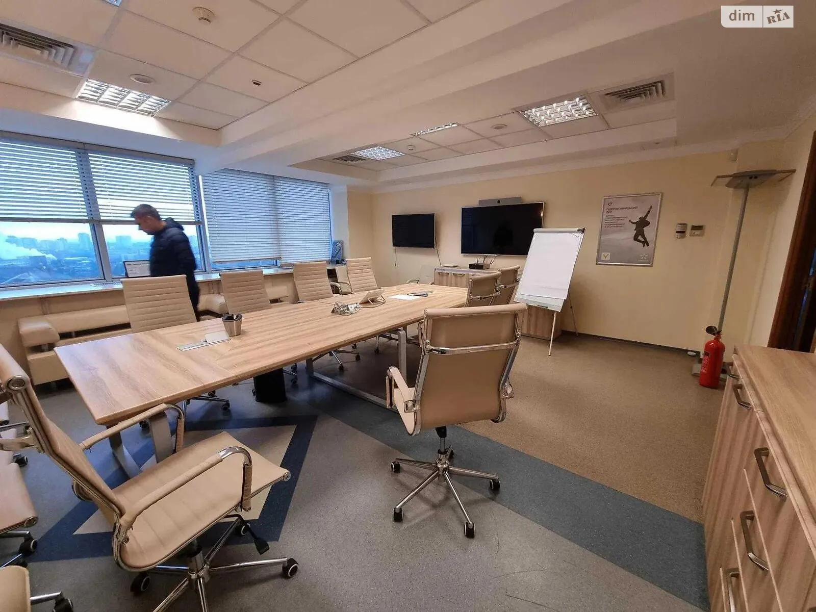 Сдается в аренду офис 800 кв. м в бизнес-центре, цена: 184000 грн - фото 1