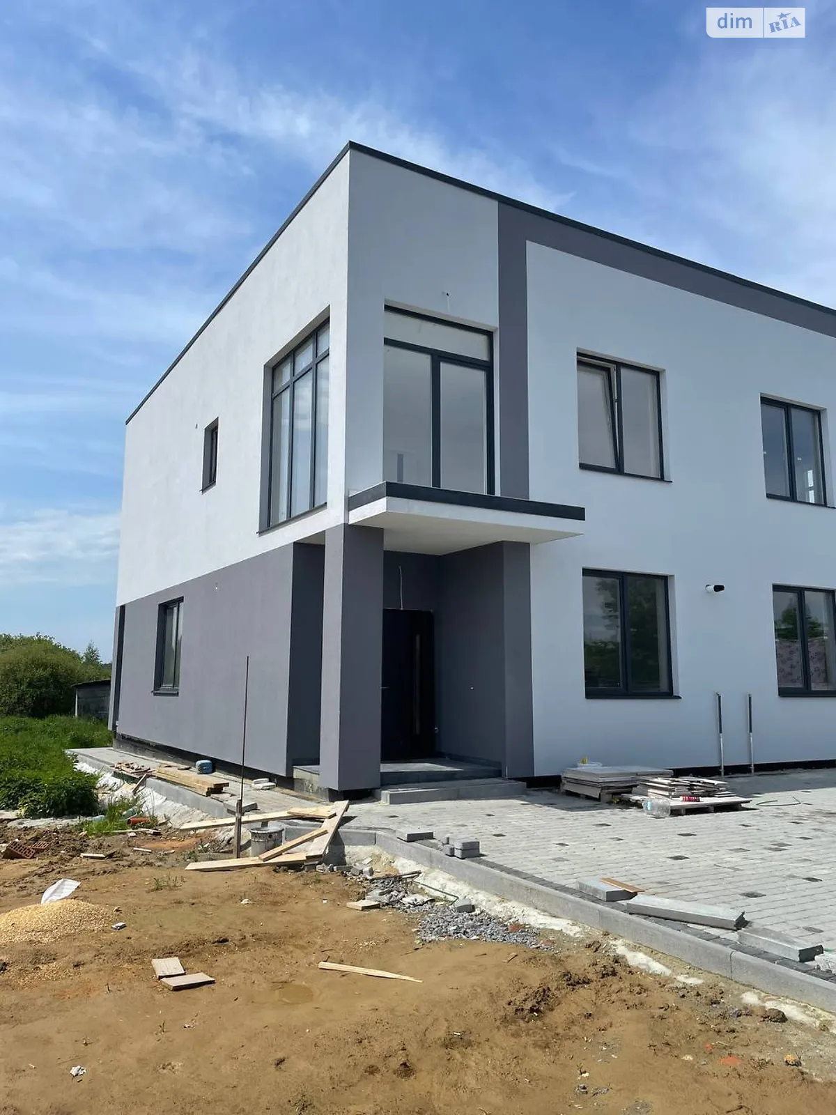 Продается дом на 2 этажа 120 кв. м с садом, цена: 100000 $ - фото 1