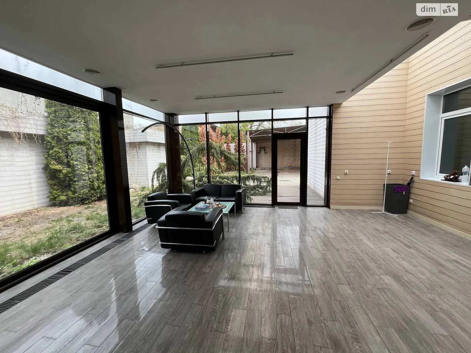 Сдается в аренду офис 380 кв. м в бизнес-центре, цена: 74100 грн - фото 1