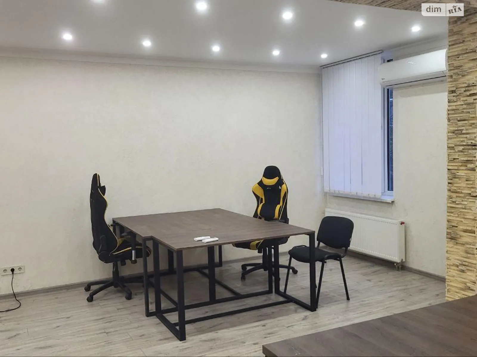 Сдается в аренду офис 86 кв. м в бизнес-центре, цена: 40000 грн - фото 1