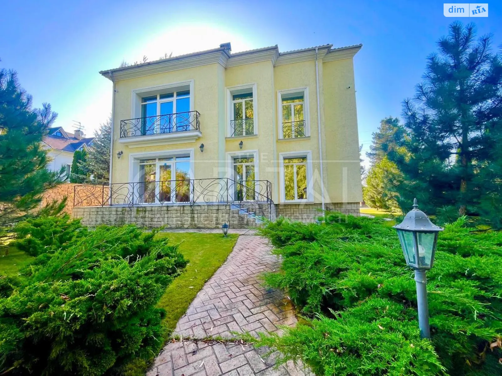 Сдается в аренду дом на 2 этажа 420 кв. м с участком, цена: 4000 $ - фото 1