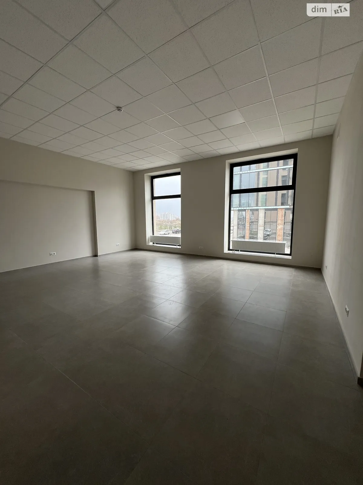 Сдается в аренду офис 55.2 кв. м в бизнес-центре, цена: 552 $ - фото 1