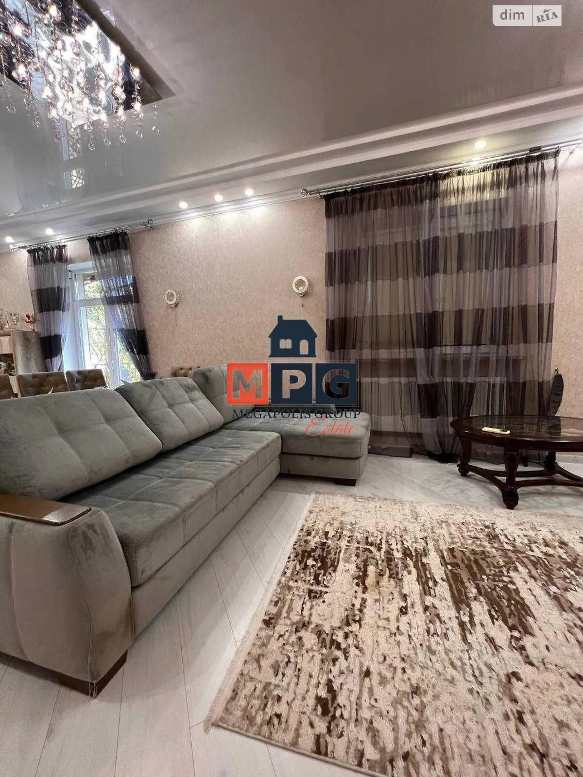 Сдается в аренду дом на 2 этажа 180 кв. м с садом, цена: 1000 $ - фото 1