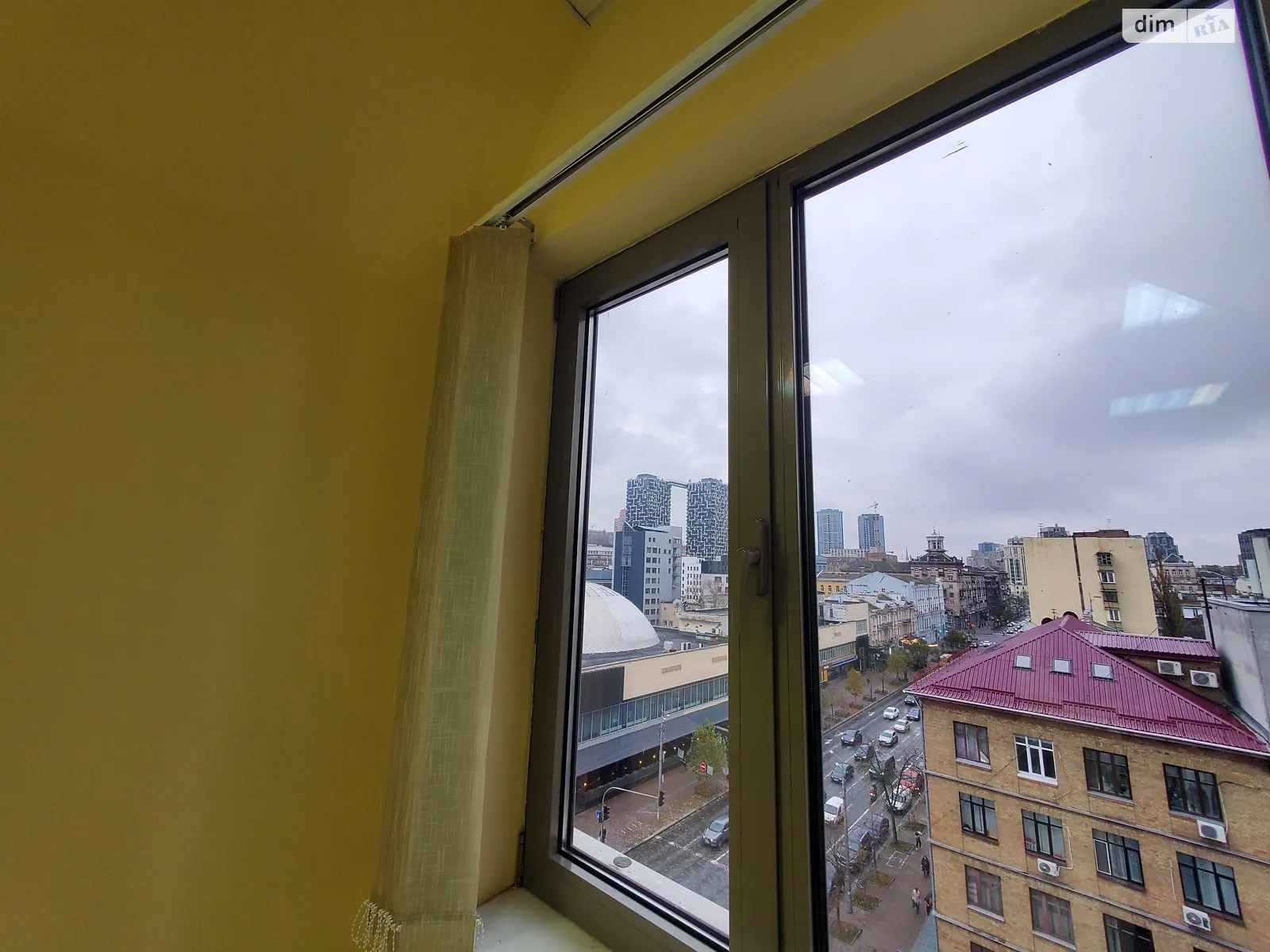 Сдается в аренду офис 17.2 кв. м в бизнес-центре, цена: 258 $ - фото 1