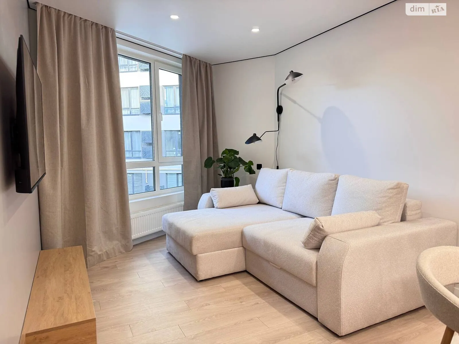 Сдается в аренду 1-комнатная квартира 57.2 кв. м в Львове, ул. Замарстиновская, 170Б - фото 1