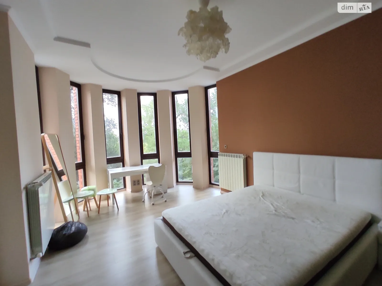 Сдается в аренду офис 207.5 кв. м в бизнес-центре, цена: 30000 грн - фото 1